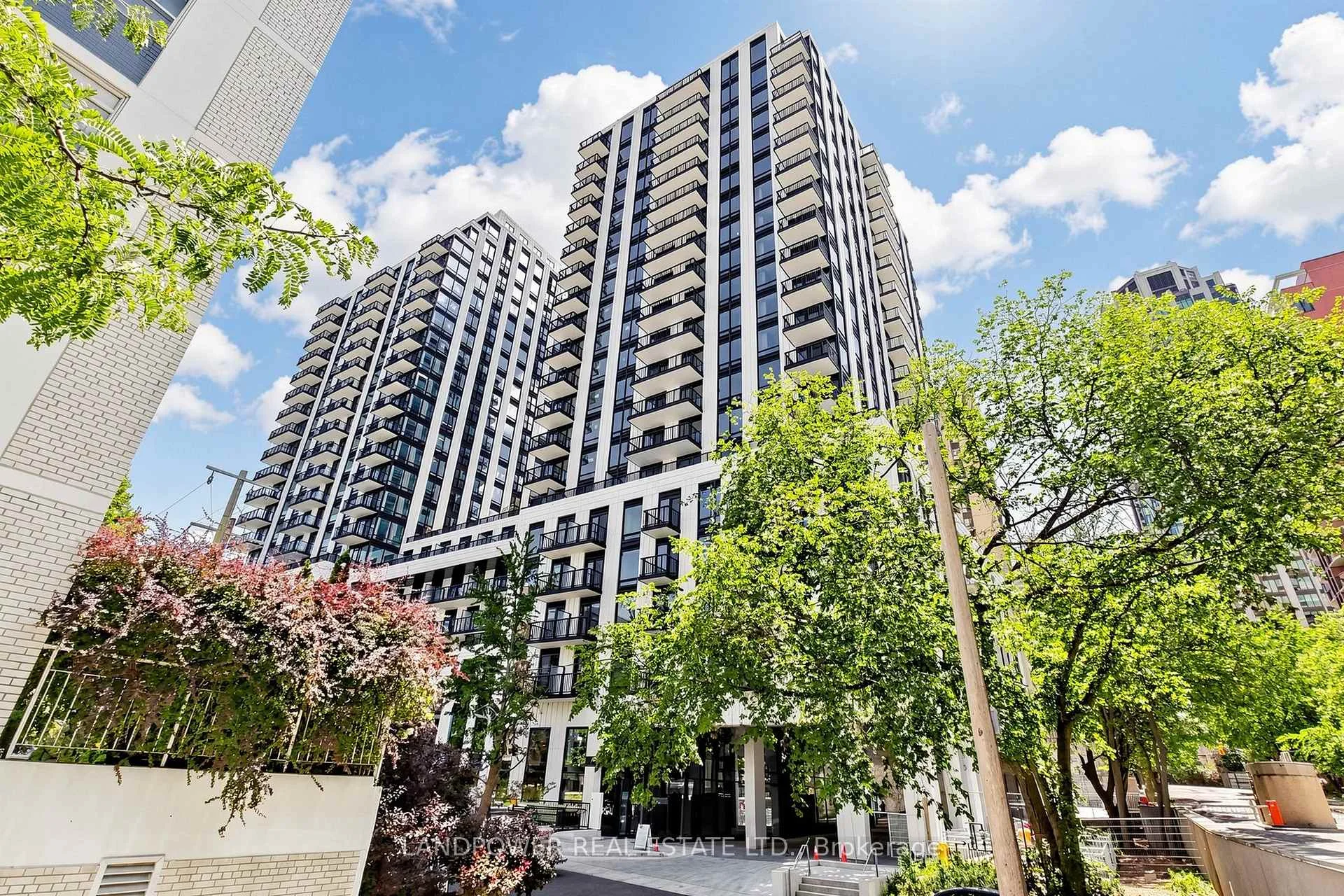 Photo 5 of Unit 920, 89 Montclair Avenue, Toronto, Forest Hill South — HOMEH