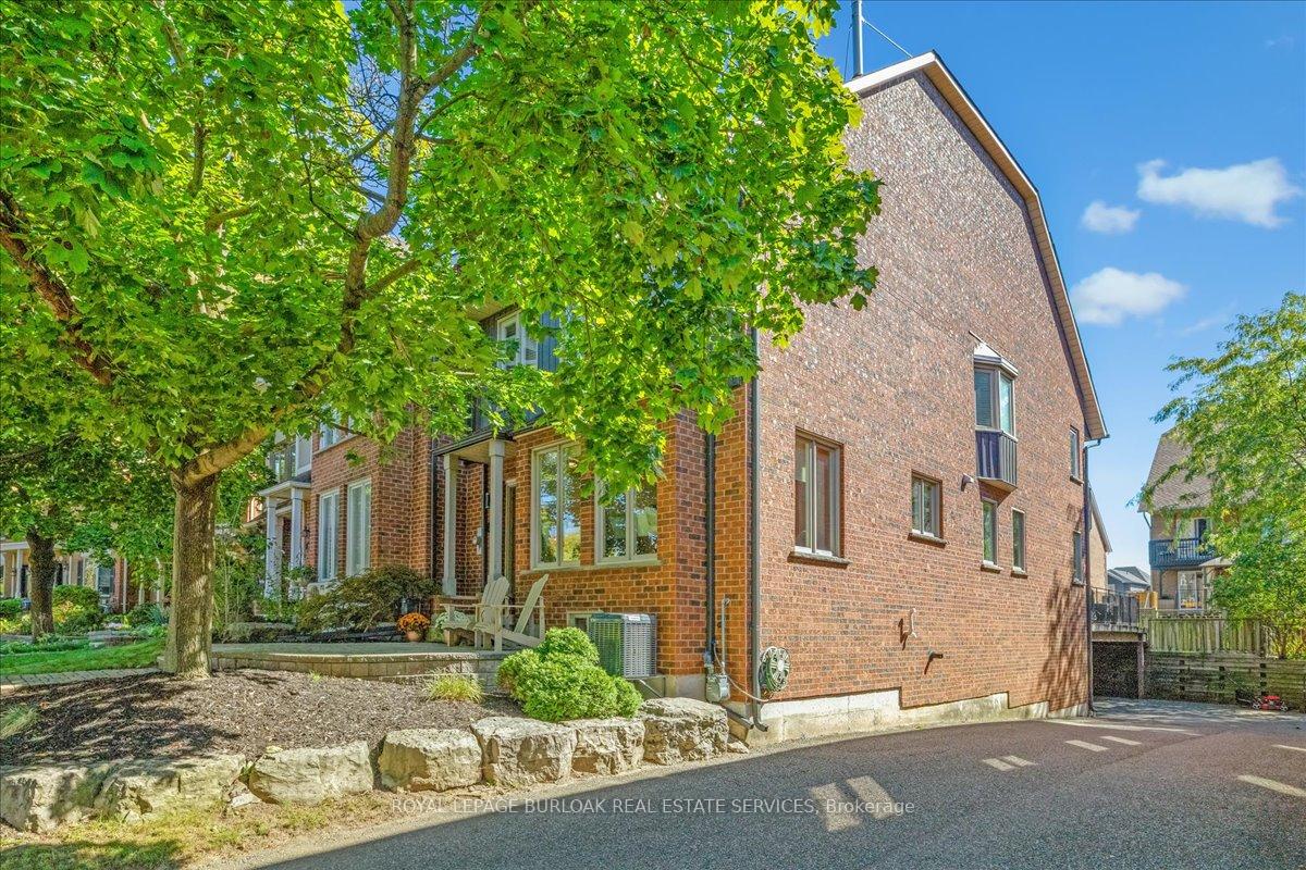Photo 2 of 44 Sunvale Place, Hamilton, Lakeshore — HOMEH
