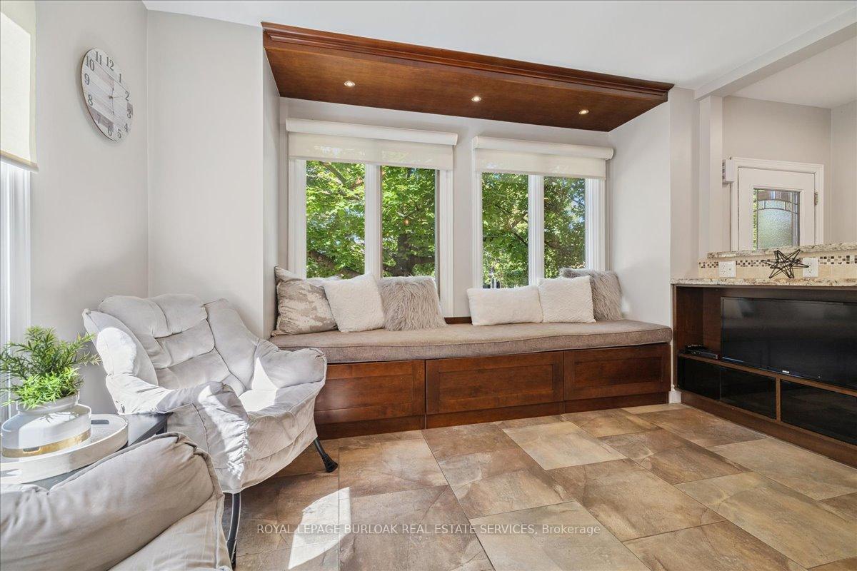 Photo 9 of 44 Sunvale Place, Hamilton, Lakeshore — HOMEH