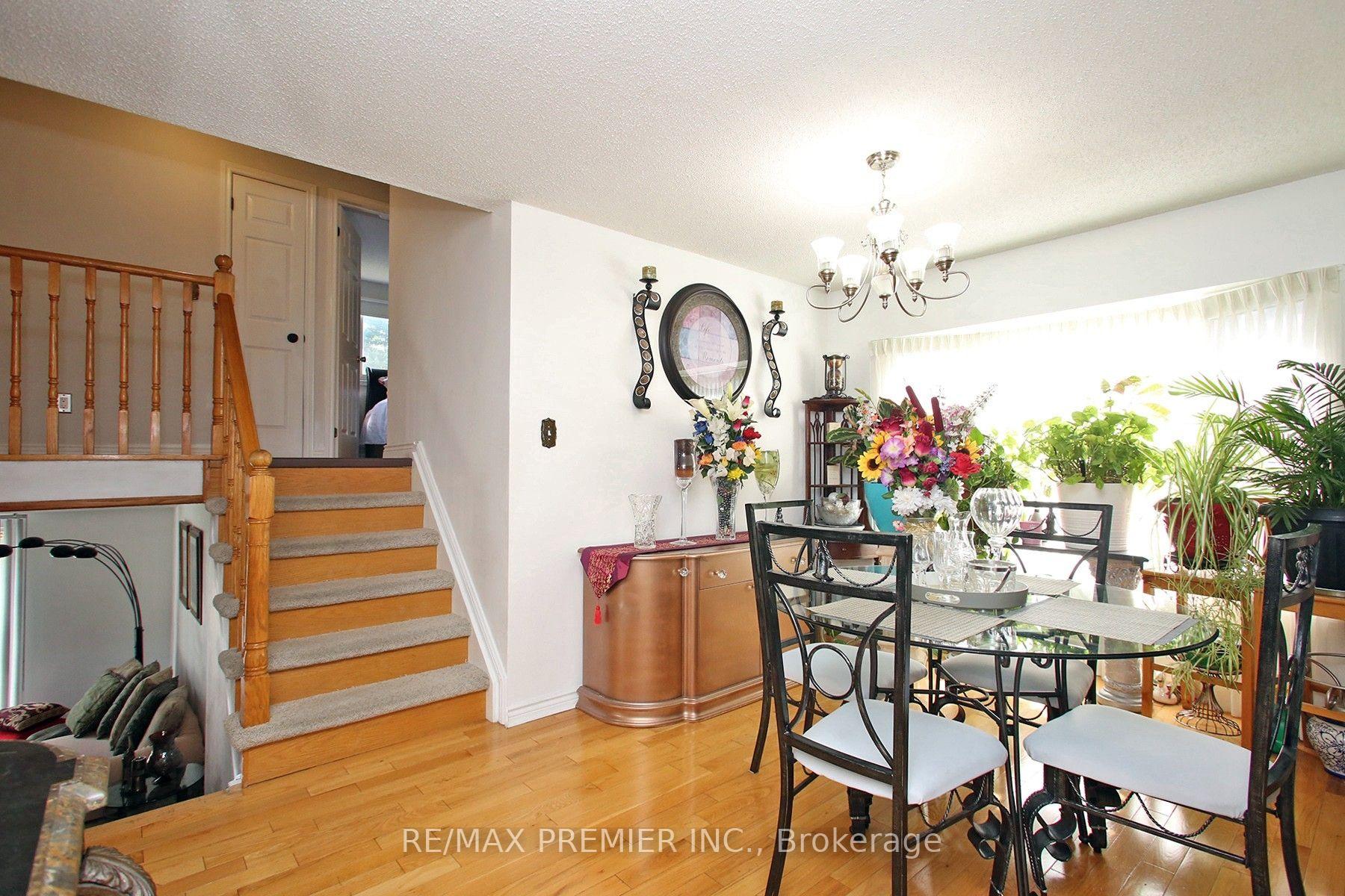 Photo 6 of 72 Homefield Square, Clarington, Courtice — HOMEH