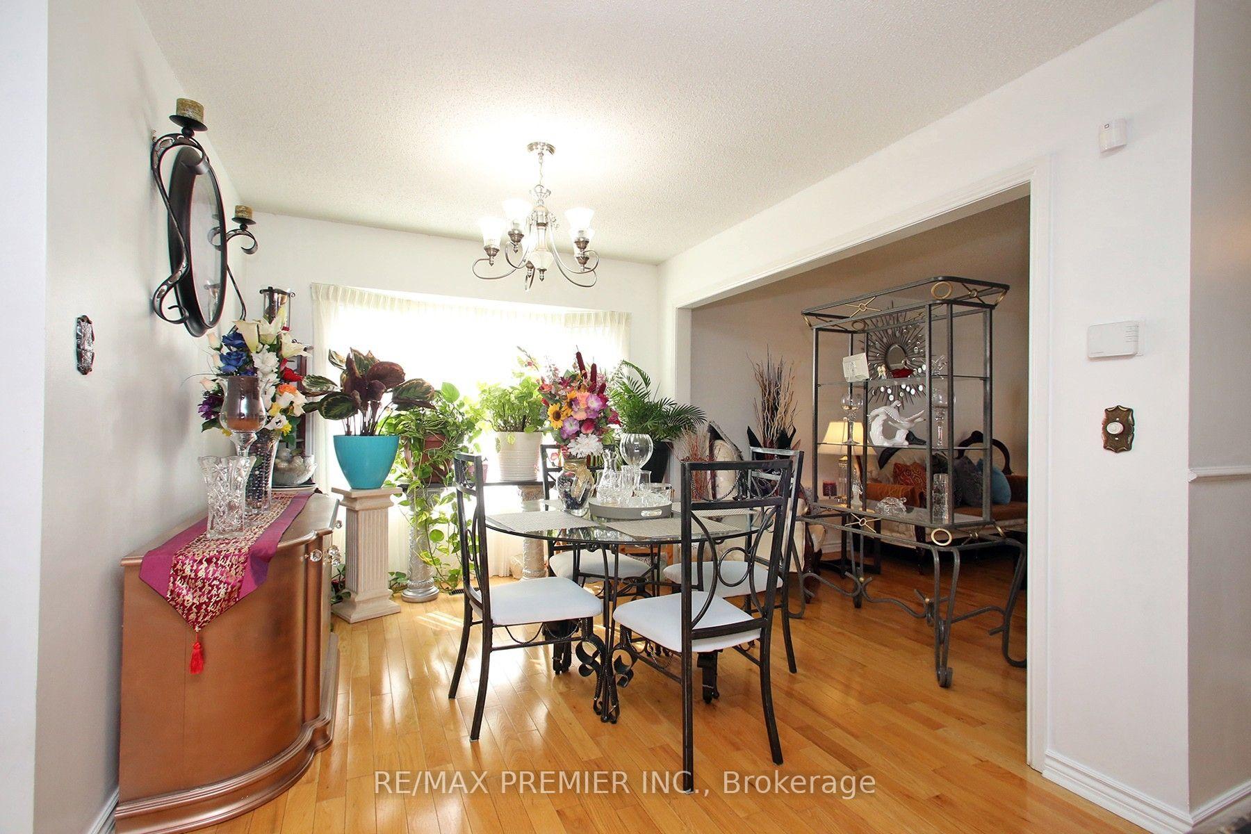 Photo 9 of 72 Homefield Square, Clarington, Courtice — HOMEH