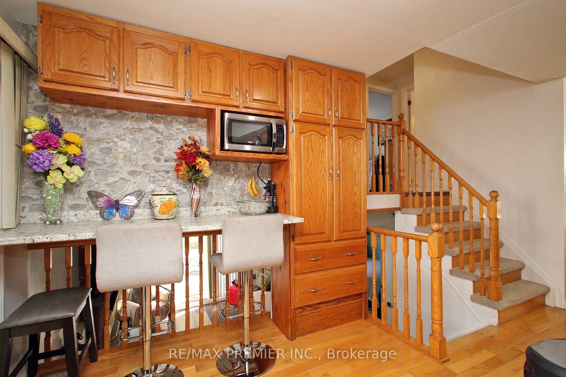 Photo 11 of 72 Homefield Square, Clarington, Courtice — HOMEH
