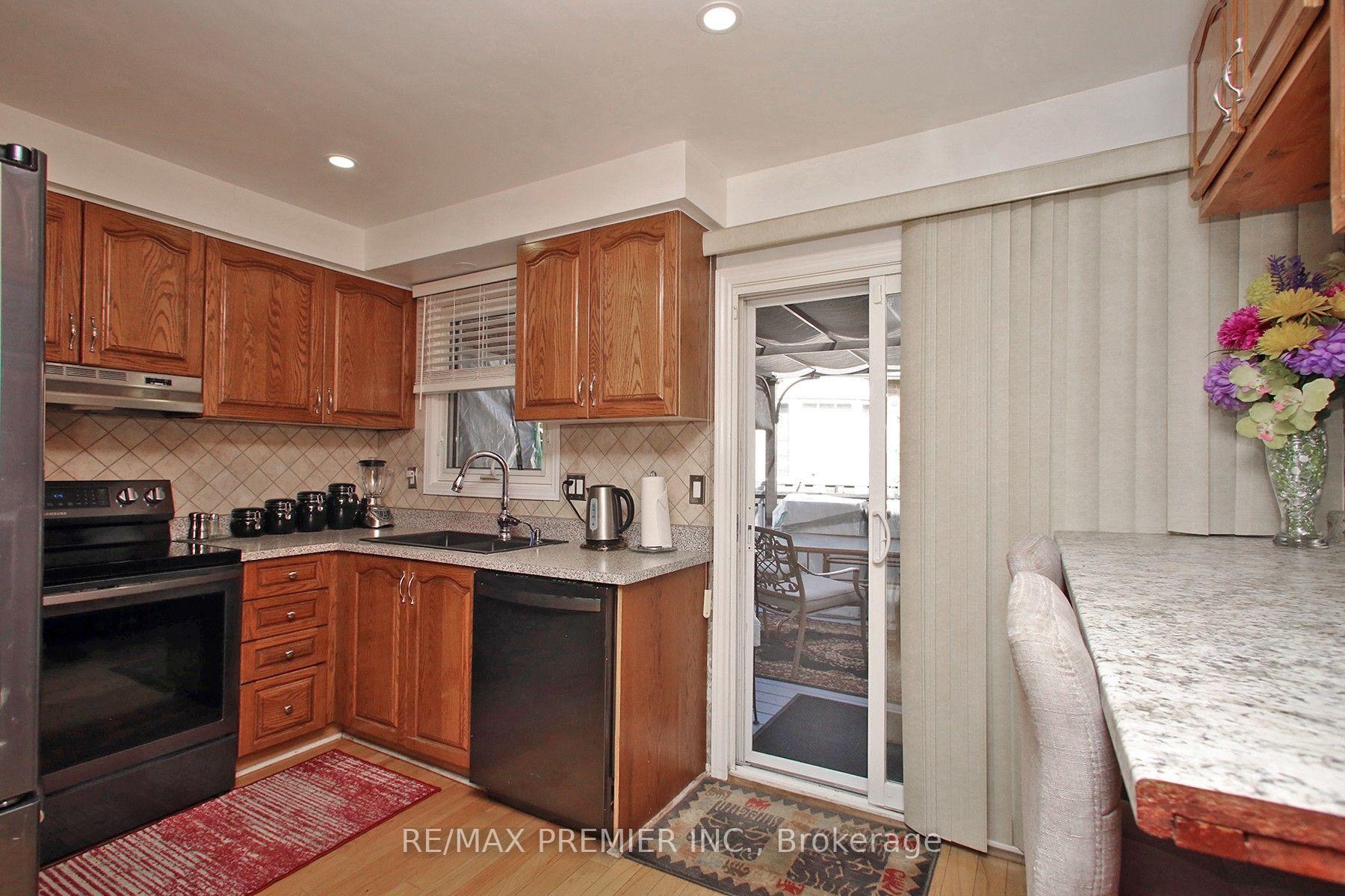 Photo 13 of 72 Homefield Square, Clarington, Courtice — HOMEH