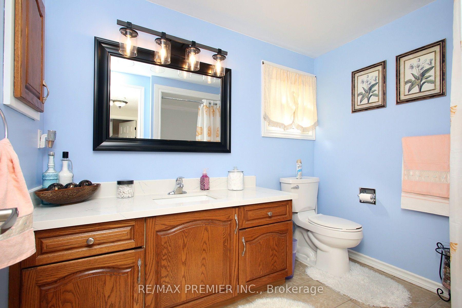 Photo 19 of 72 Homefield Square, Clarington, Courtice — HOMEH