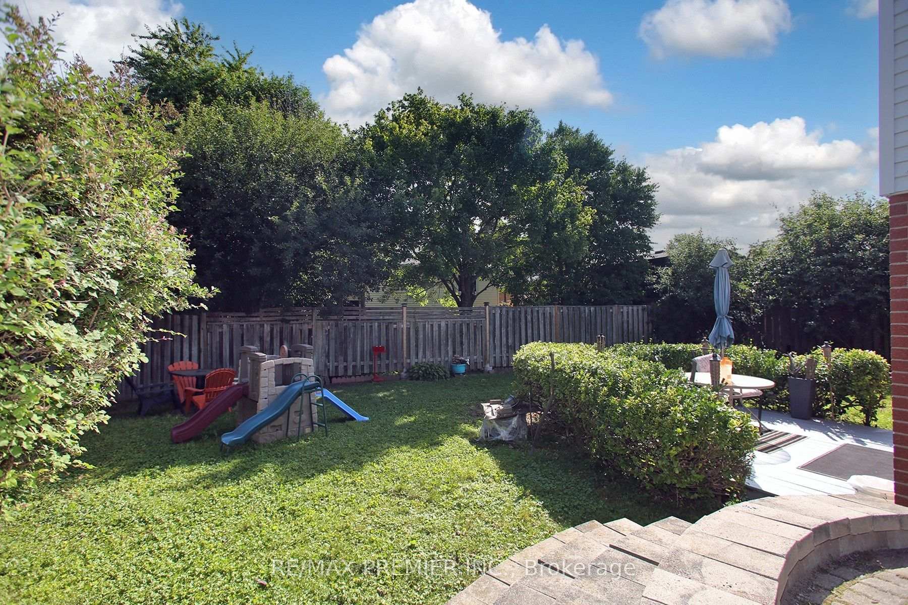 Photo 24 of 72 Homefield Square, Clarington, Courtice — HOMEH