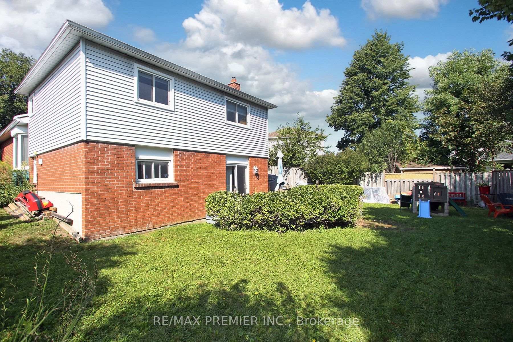 Photo 25 of 72 Homefield Square, Clarington, Courtice — HOMEH