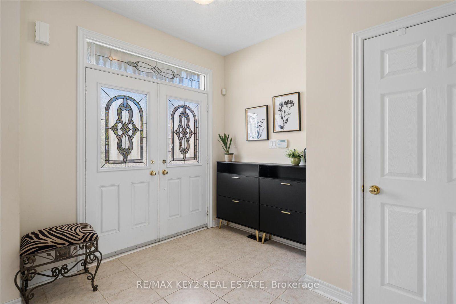 Photo 3 of 110 Walter Scott Crescent, Markham, Victoria Square — HOMEH