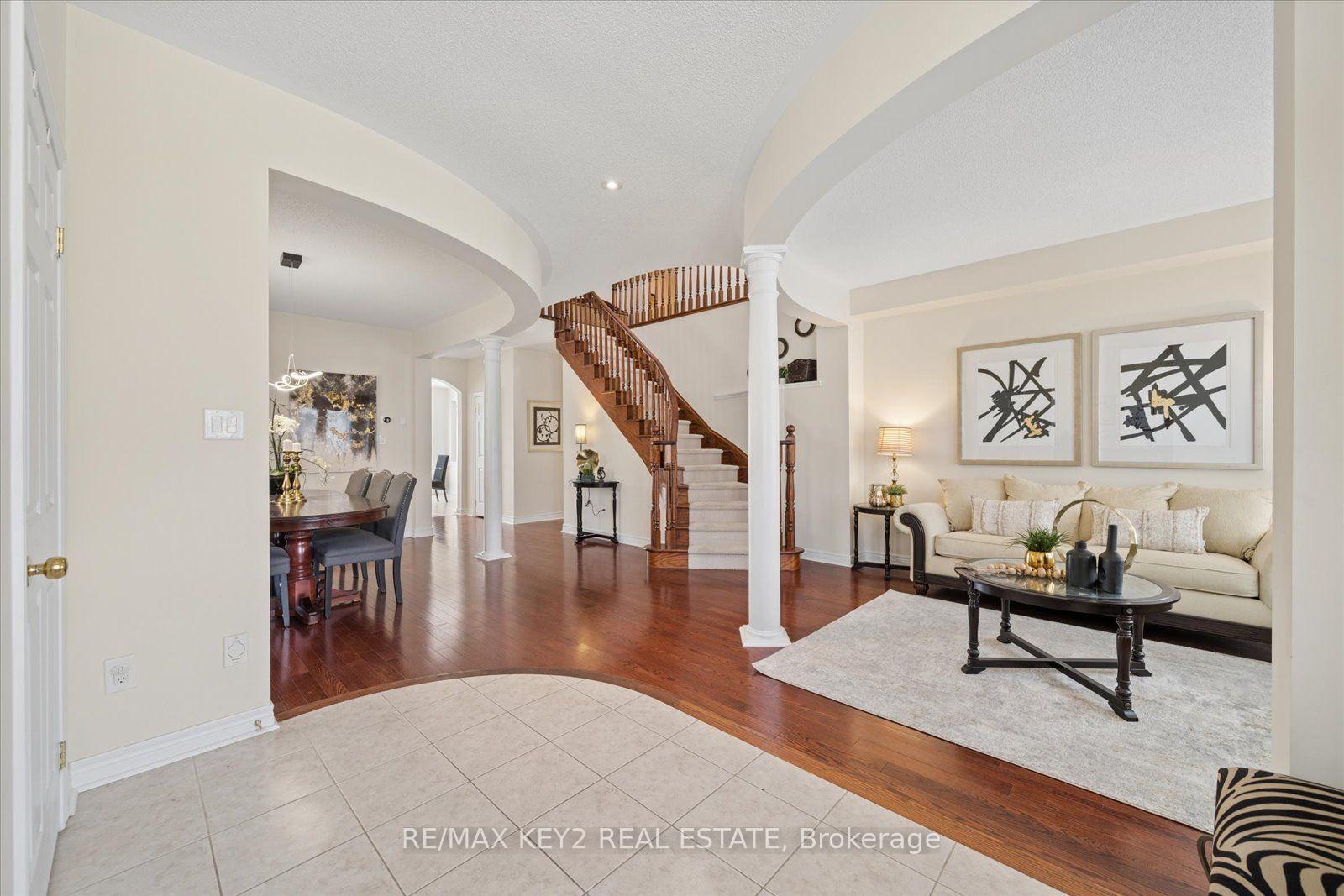 Photo 4 of 110 Walter Scott Crescent, Markham, Victoria Square — HOMEH