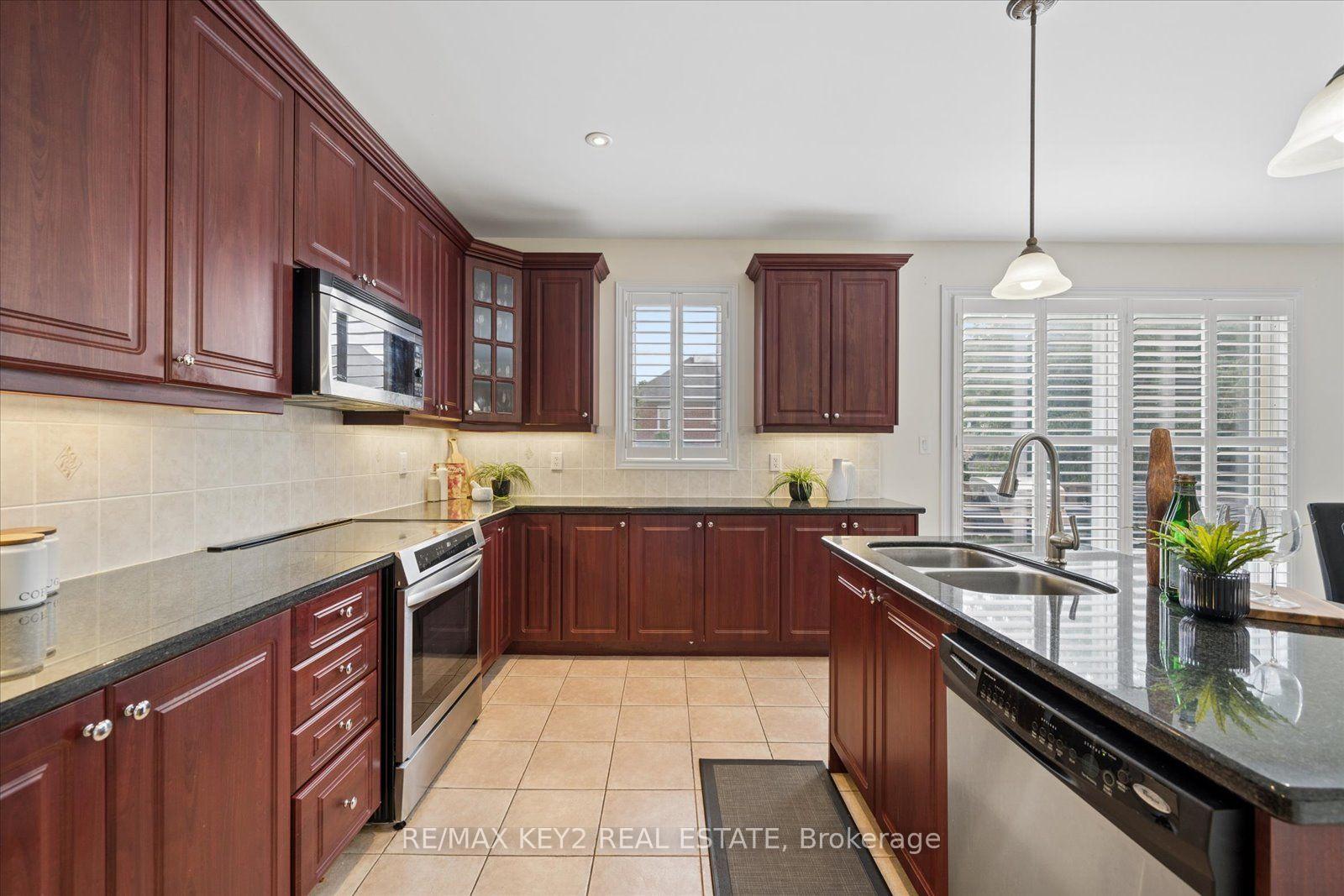 Photo 13 of 110 Walter Scott Crescent, Markham, Victoria Square — HOMEH