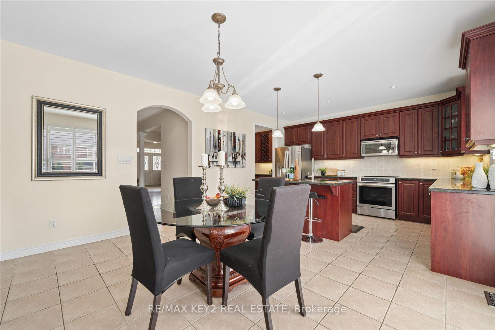 Photo 15 of 110 Walter Scott Crescent, Markham, Victoria Square — HOMEH