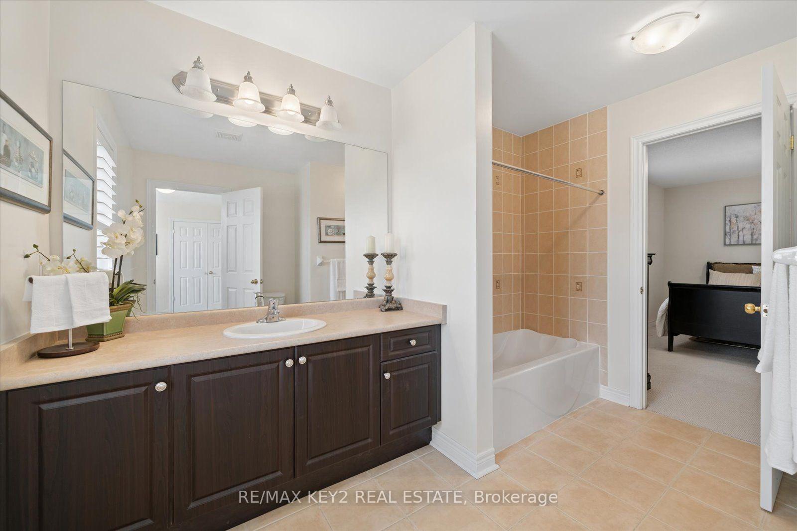 Photo 29 of 110 Walter Scott Crescent, Markham, Victoria Square — HOMEH