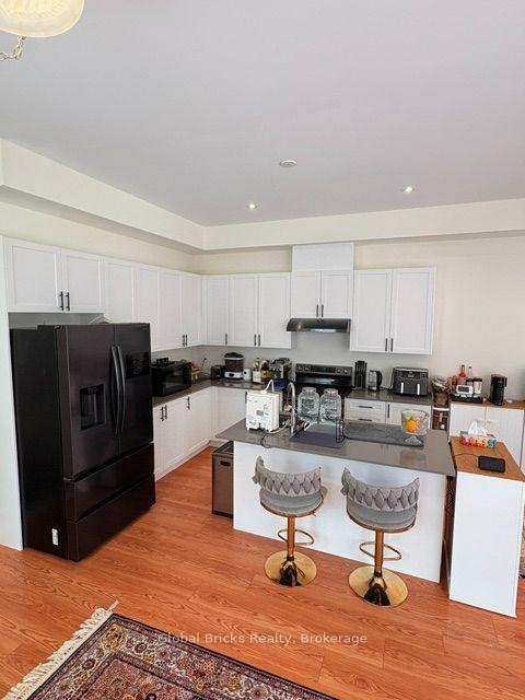 Photo 8 of 64 Seine Lane E, Richmond Hill, Rural Richmond Hill — HOMEH