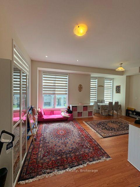 Photo 10 of 64 Seine Lane E, Richmond Hill, Rural Richmond Hill — HOMEH