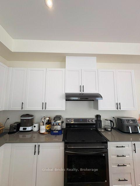 Photo 12 of 64 Seine Lane E, Richmond Hill, Rural Richmond Hill — HOMEH