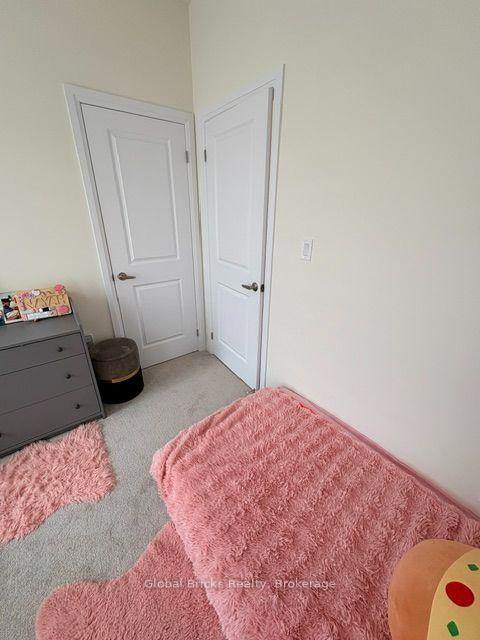 Photo 17 of 64 Seine Lane E, Richmond Hill, Rural Richmond Hill — HOMEH