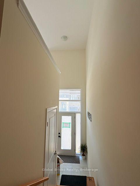 Photo 33 of 64 Seine Lane E, Richmond Hill, Rural Richmond Hill — HOMEH
