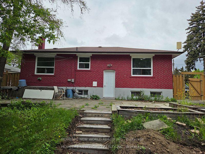 Photo 3 of Unit Bsmt, 19 Benfrisco Crescent S, Scarborough, Woburn — HOMEH