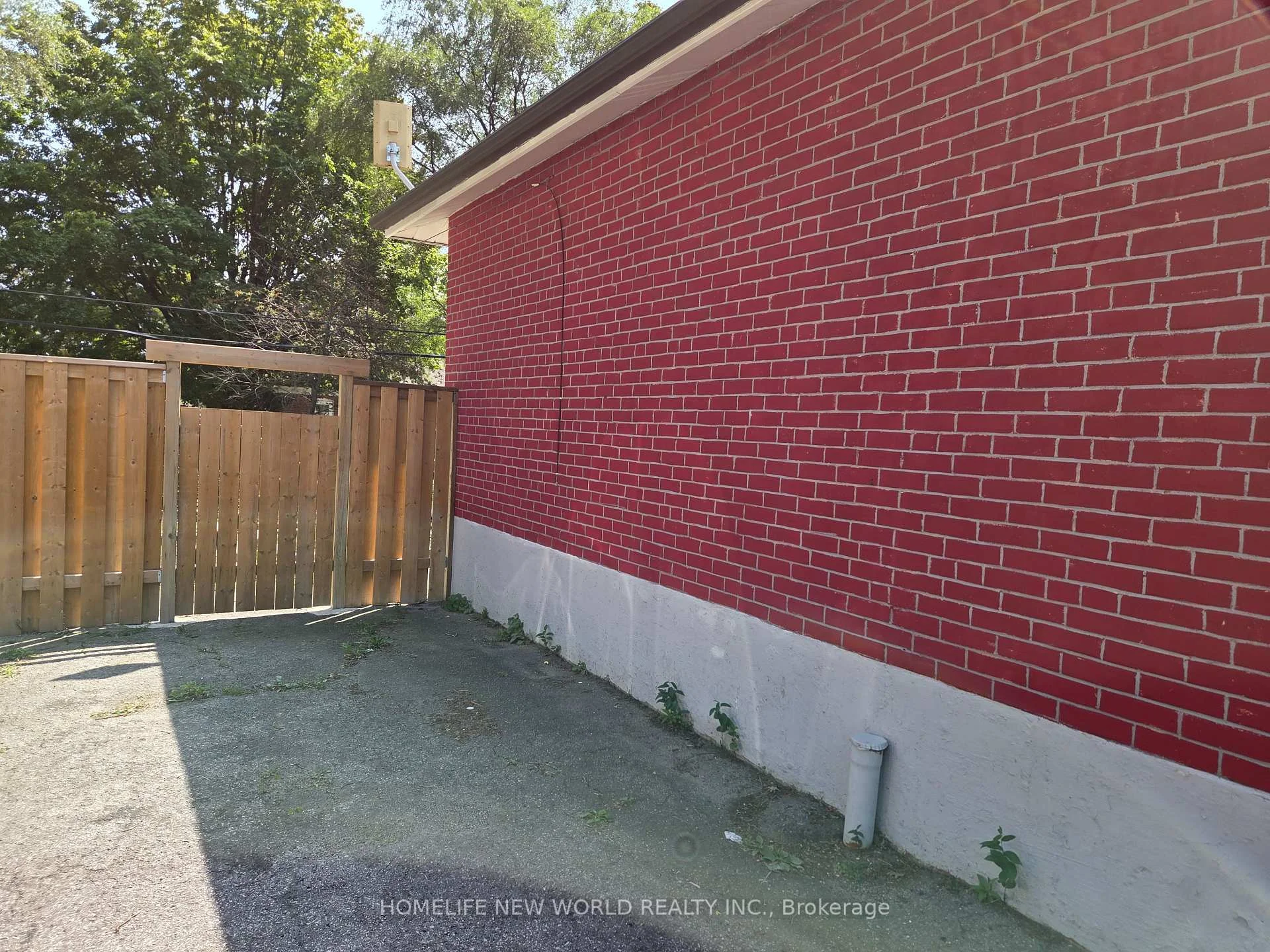Photo 4 of Unit Bsmt, 19 Benfrisco Crescent S, Scarborough, Woburn — HOMEH