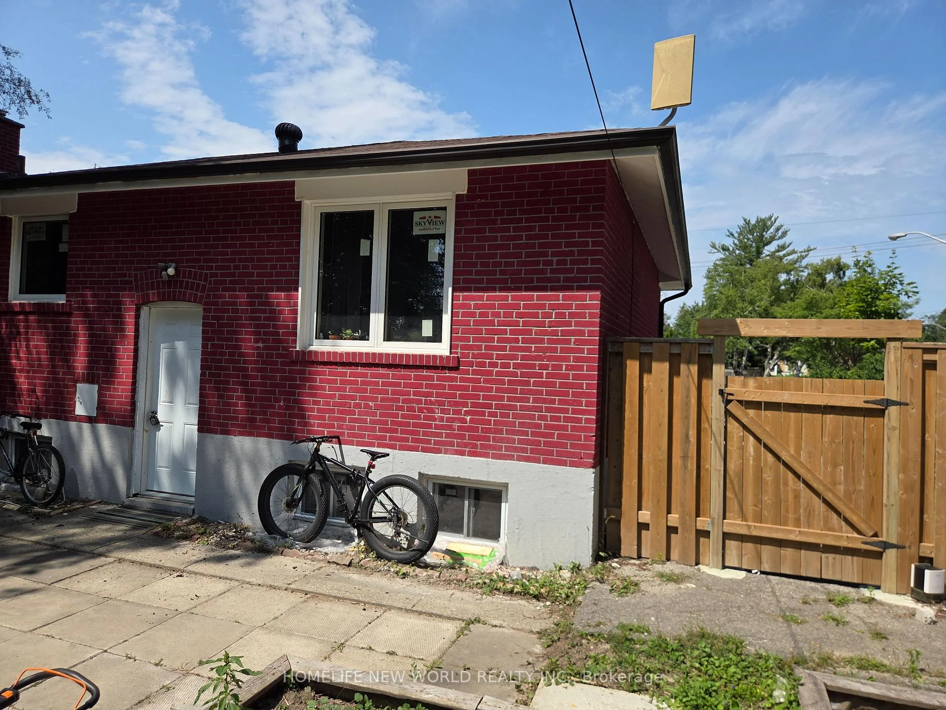 Photo 6 of Unit Bsmt, 19 Benfrisco Crescent S, Scarborough, Woburn — HOMEH