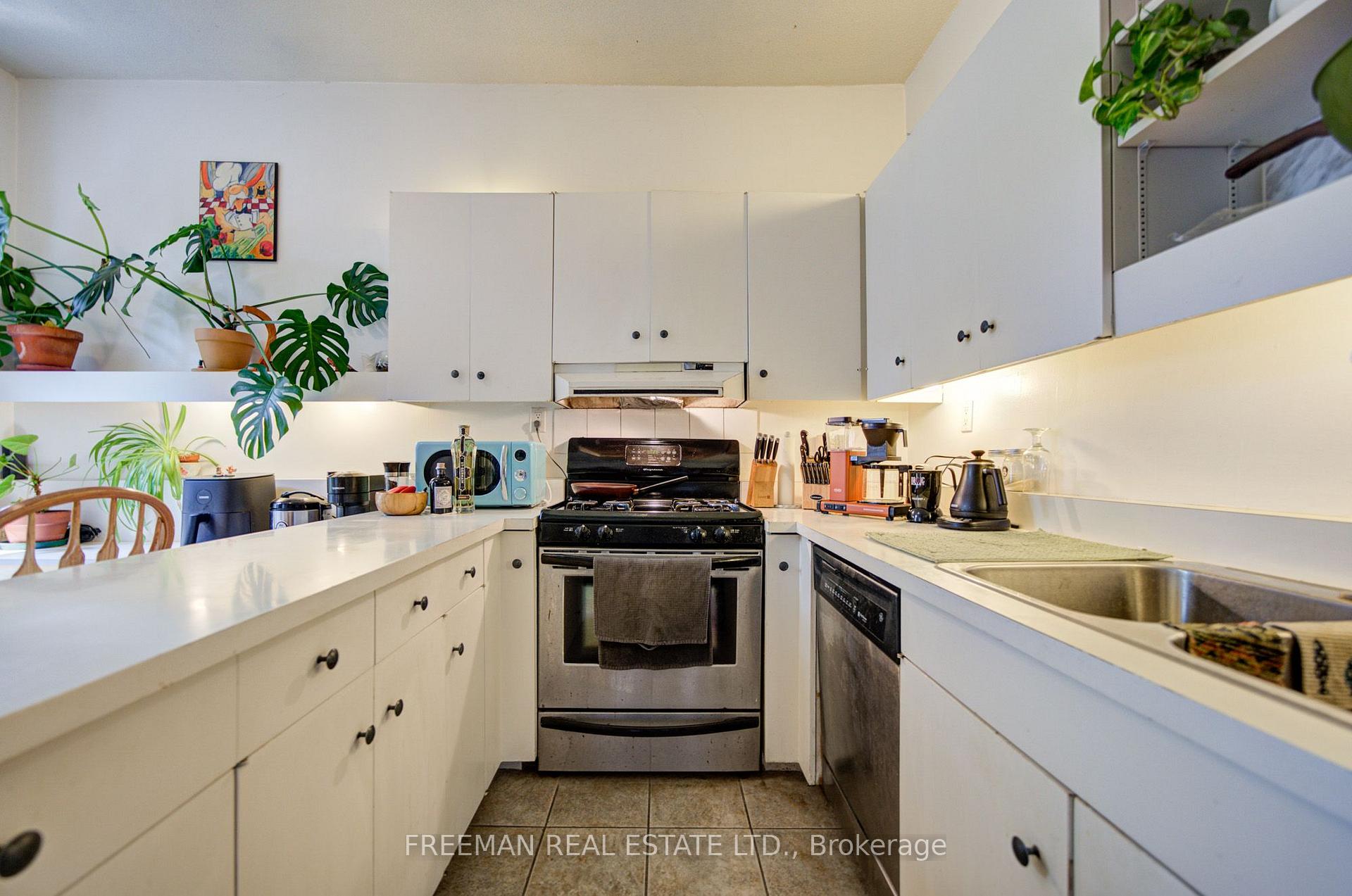 Photo 10 of 46 Brunswick Avenue, Toronto, University — HOMEH