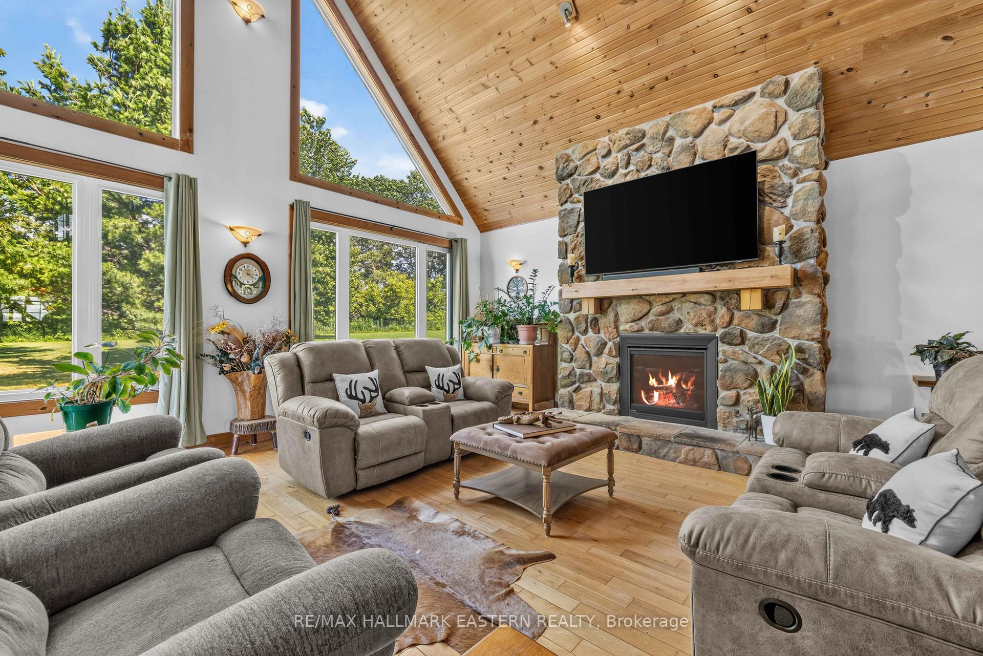 Photo 2 of 184 Golf Course Road, Quinte West, Sidney Ward — HOMEH