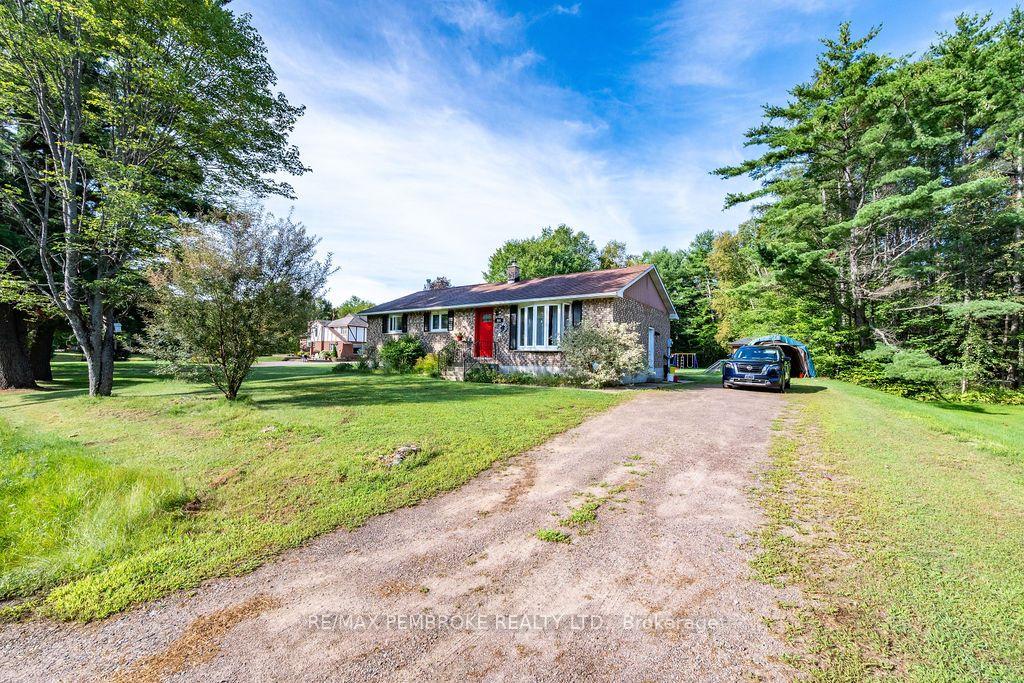 Photo 2 of 393 Biggs Road, Laurentian Valley, Laurentian Valley — HOMEH
