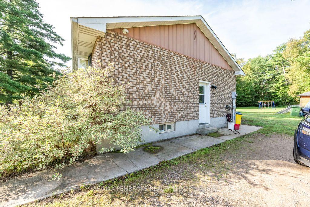 Photo 11 of 393 Biggs Road, Laurentian Valley, Laurentian Valley — HOMEH