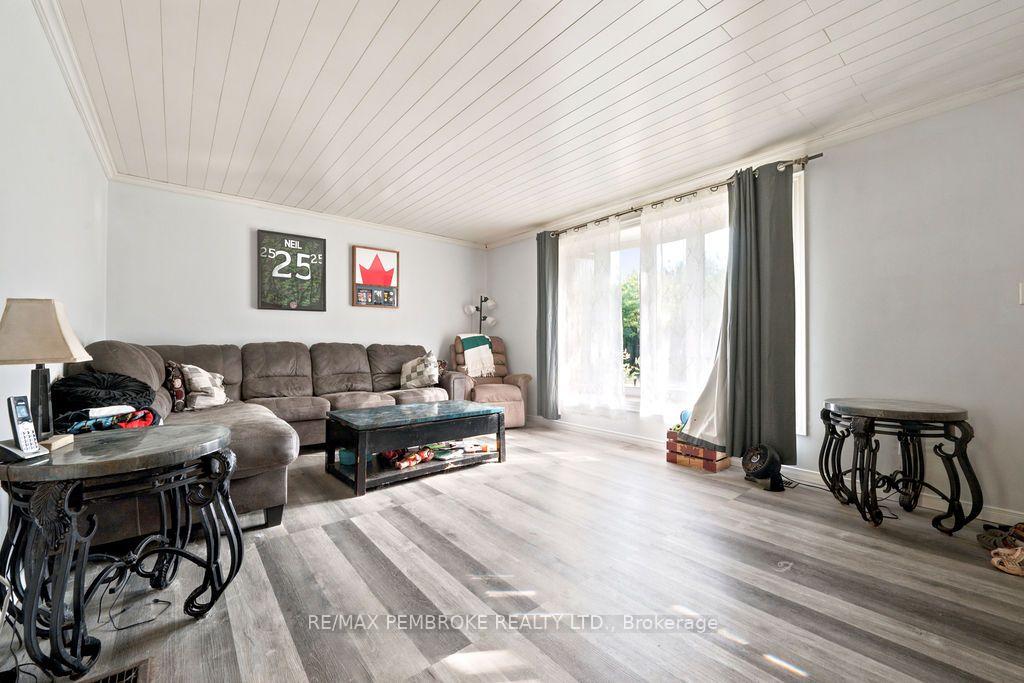 Photo 13 of 393 Biggs Road, Laurentian Valley, Laurentian Valley — HOMEH