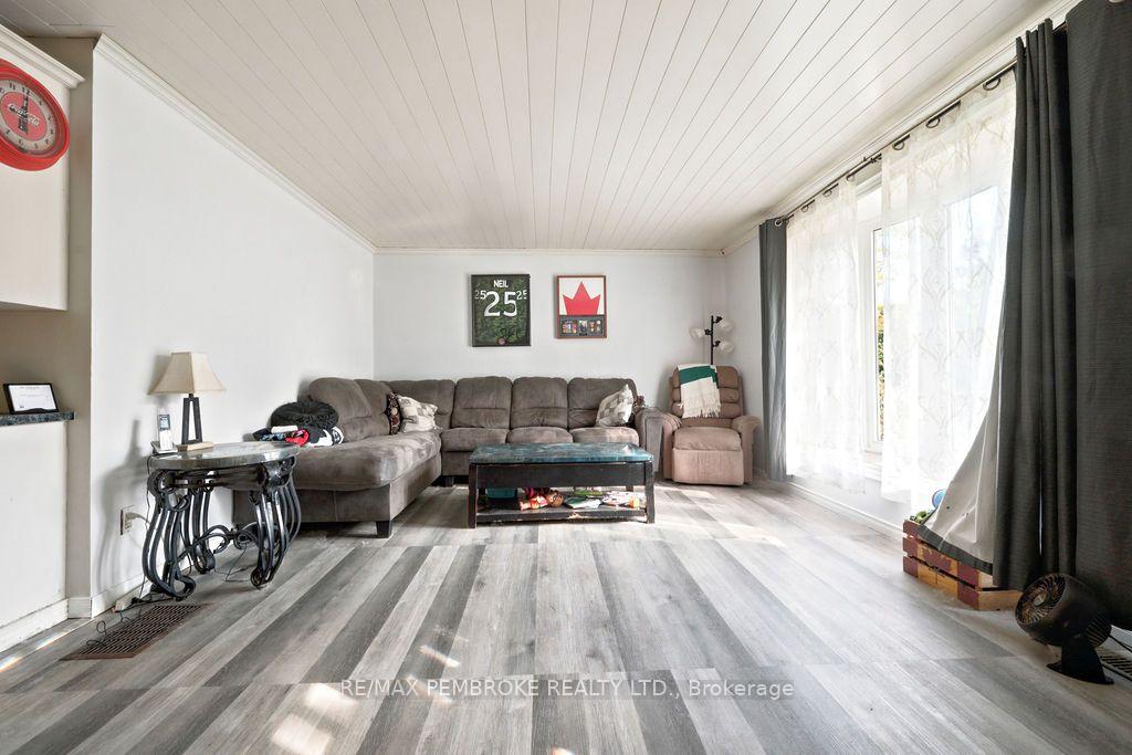 Photo 15 of 393 Biggs Road, Laurentian Valley, Laurentian Valley — HOMEH