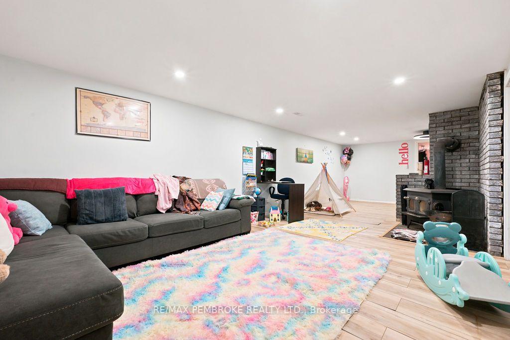 Photo 16 of 393 Biggs Road, Laurentian Valley, Laurentian Valley — HOMEH