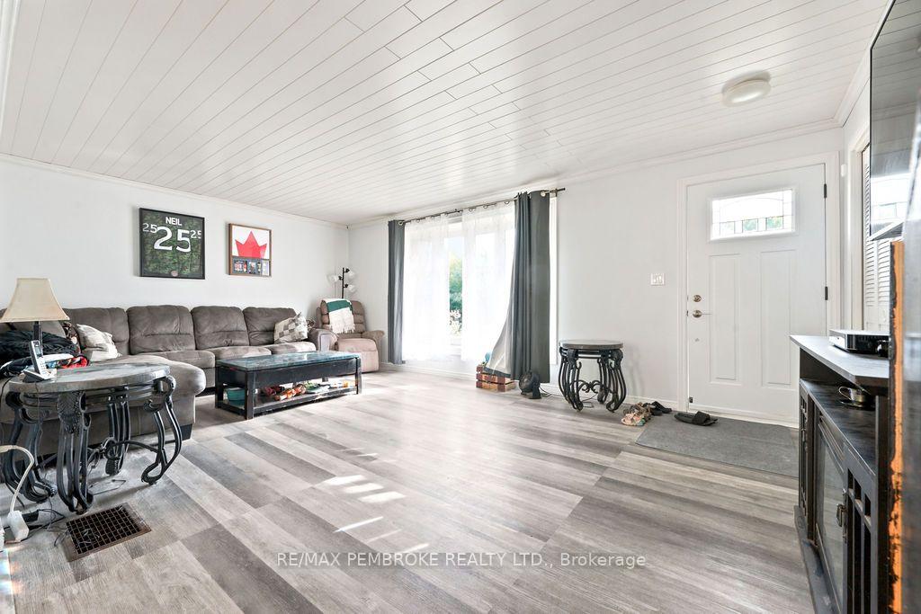 Photo 21 of 393 Biggs Road, Laurentian Valley, Laurentian Valley — HOMEH