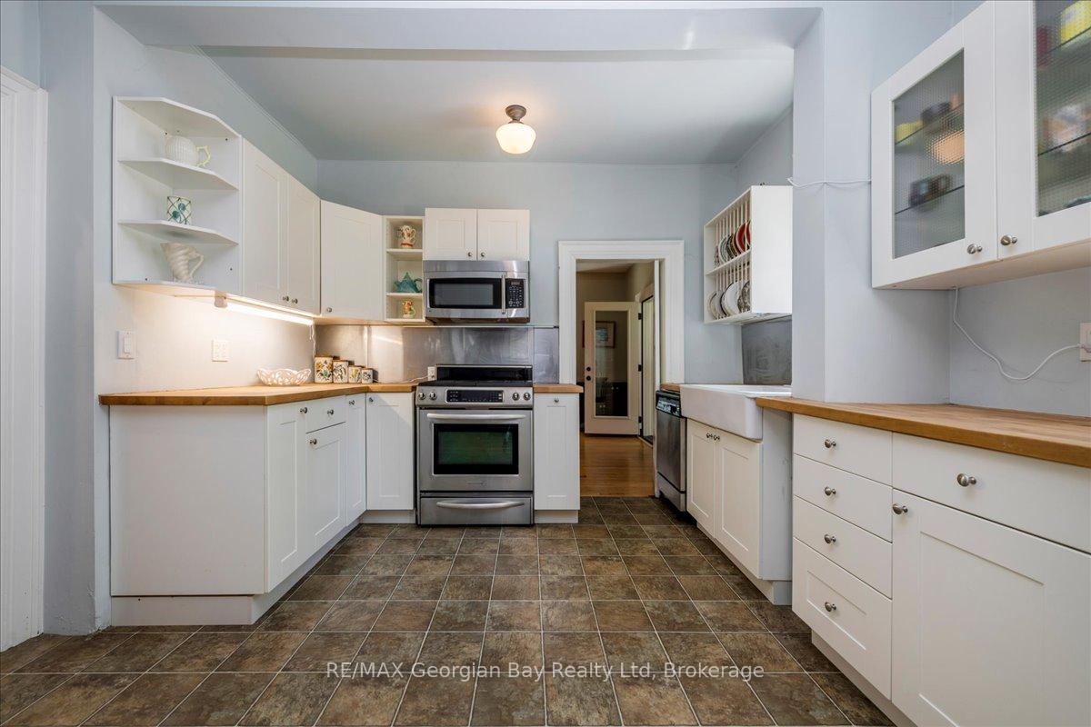 Photo 11 of 238 Sixth Street, Midland — HOMEH