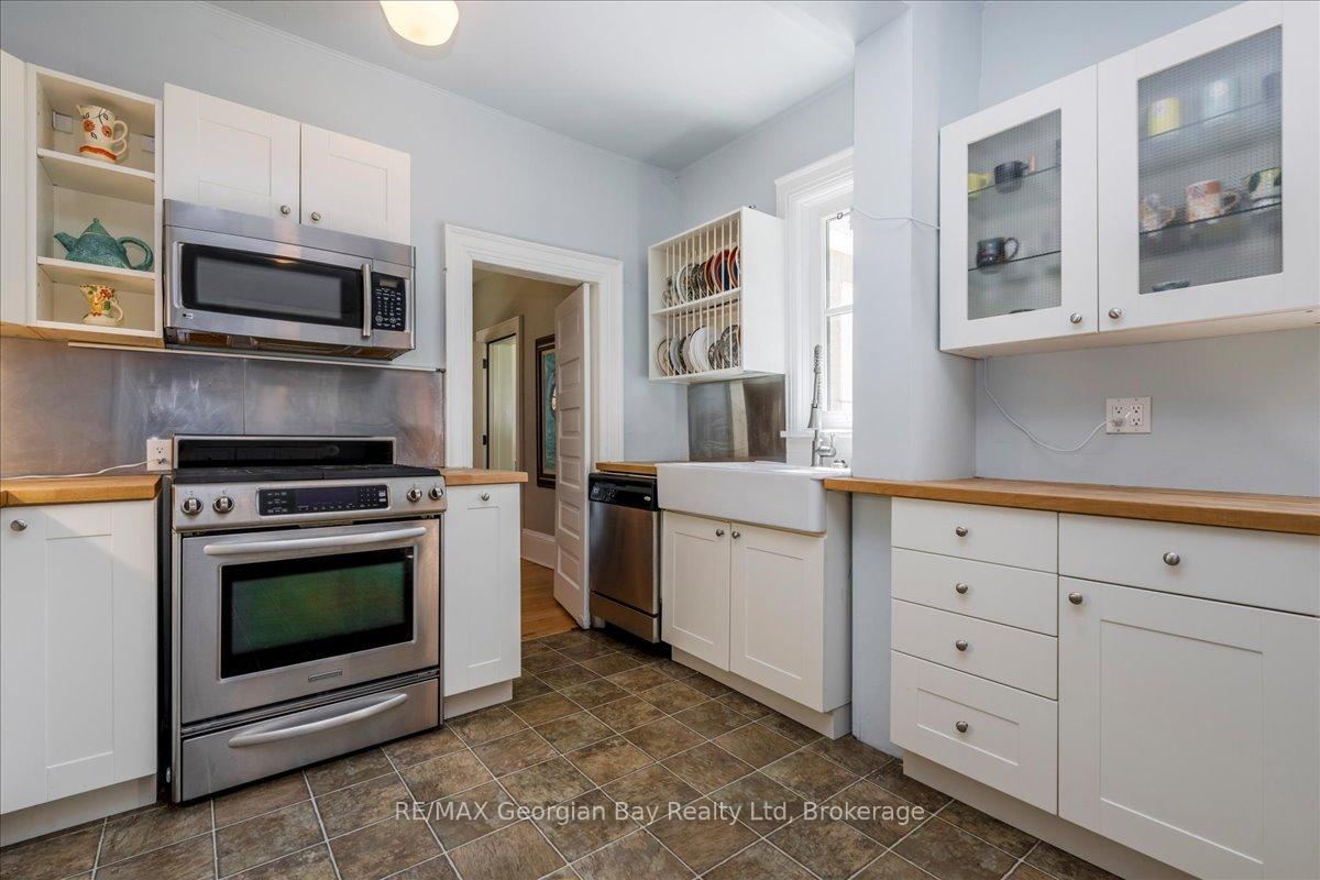 Photo 12 of 238 Sixth Street, Midland — HOMEH