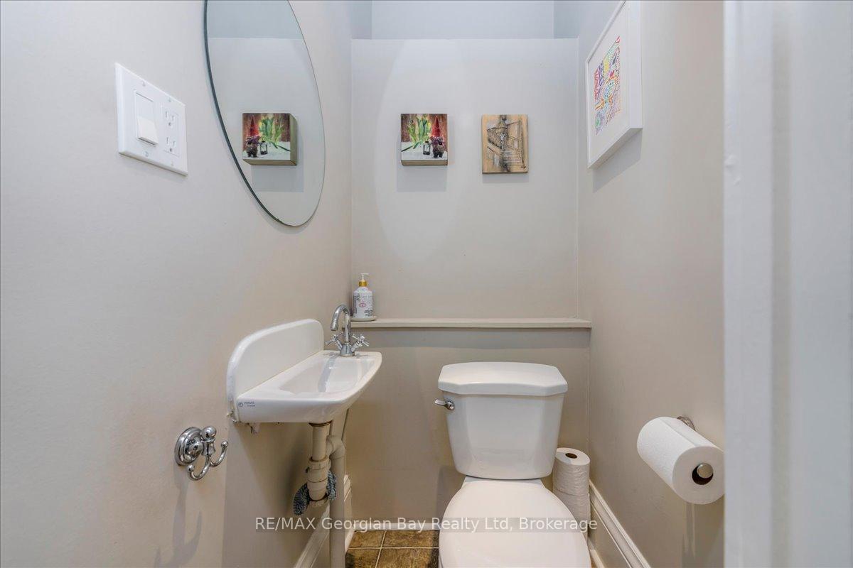 Photo 17 of 238 Sixth Street, Midland — HOMEH