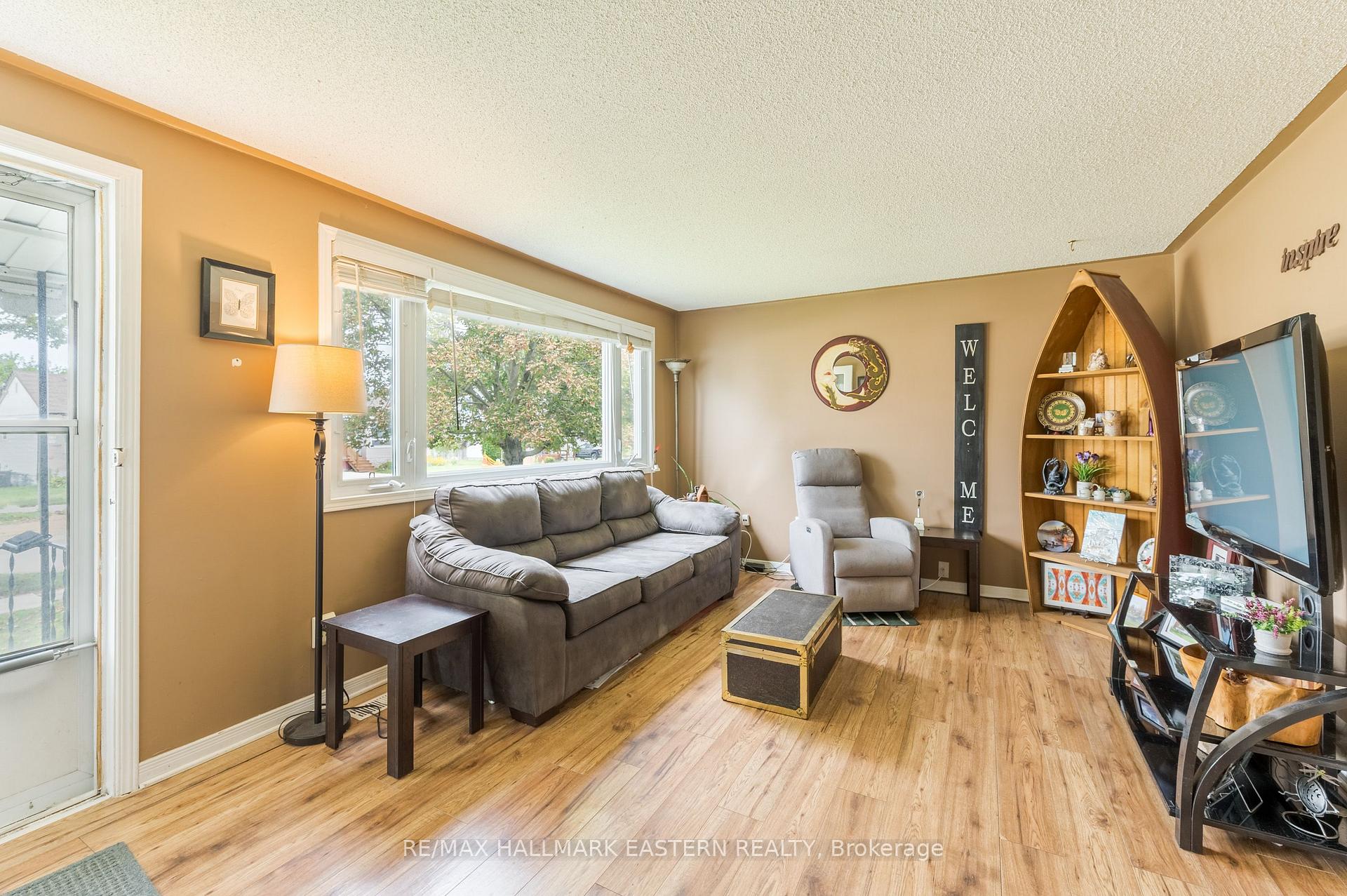 Photo 2 of 767 Duffus Street, Peterborough, Otonabee Ward 1 — HOMEH
