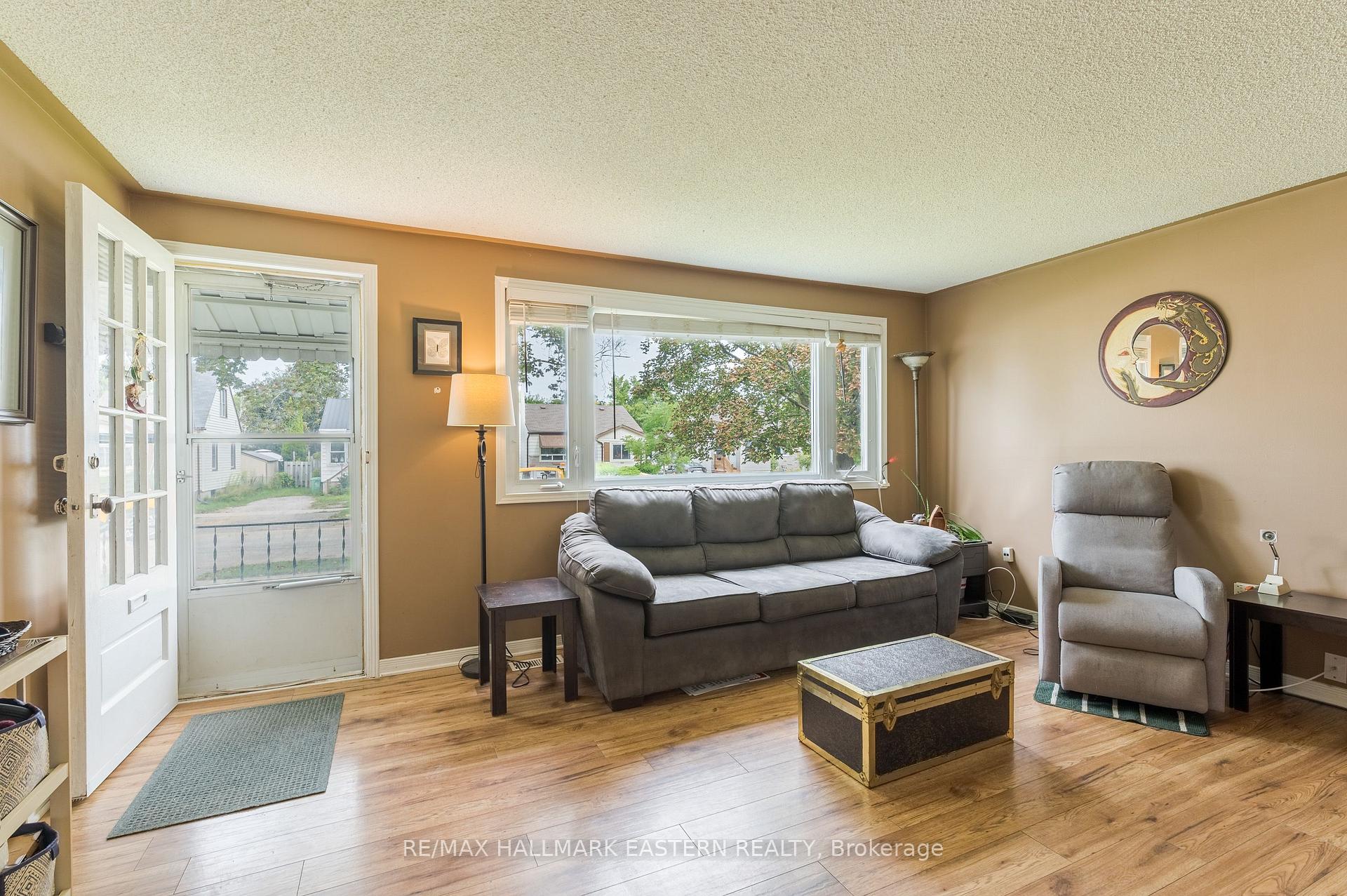 Photo 4 of 767 Duffus Street, Peterborough, Otonabee Ward 1 — HOMEH