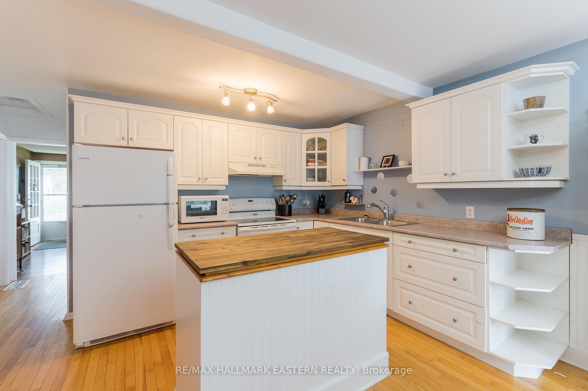 Photo 11 of 767 Duffus Street, Peterborough, Otonabee Ward 1 — HOMEH