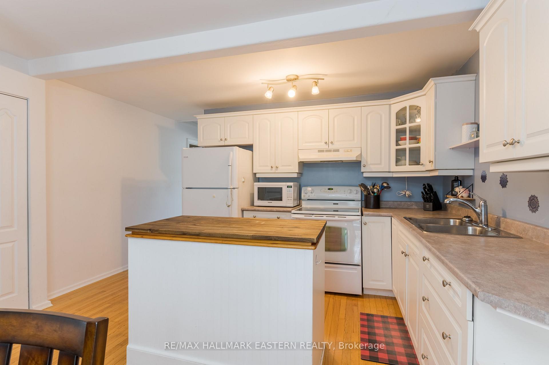 Photo 12 of 767 Duffus Street, Peterborough, Otonabee Ward 1 — HOMEH