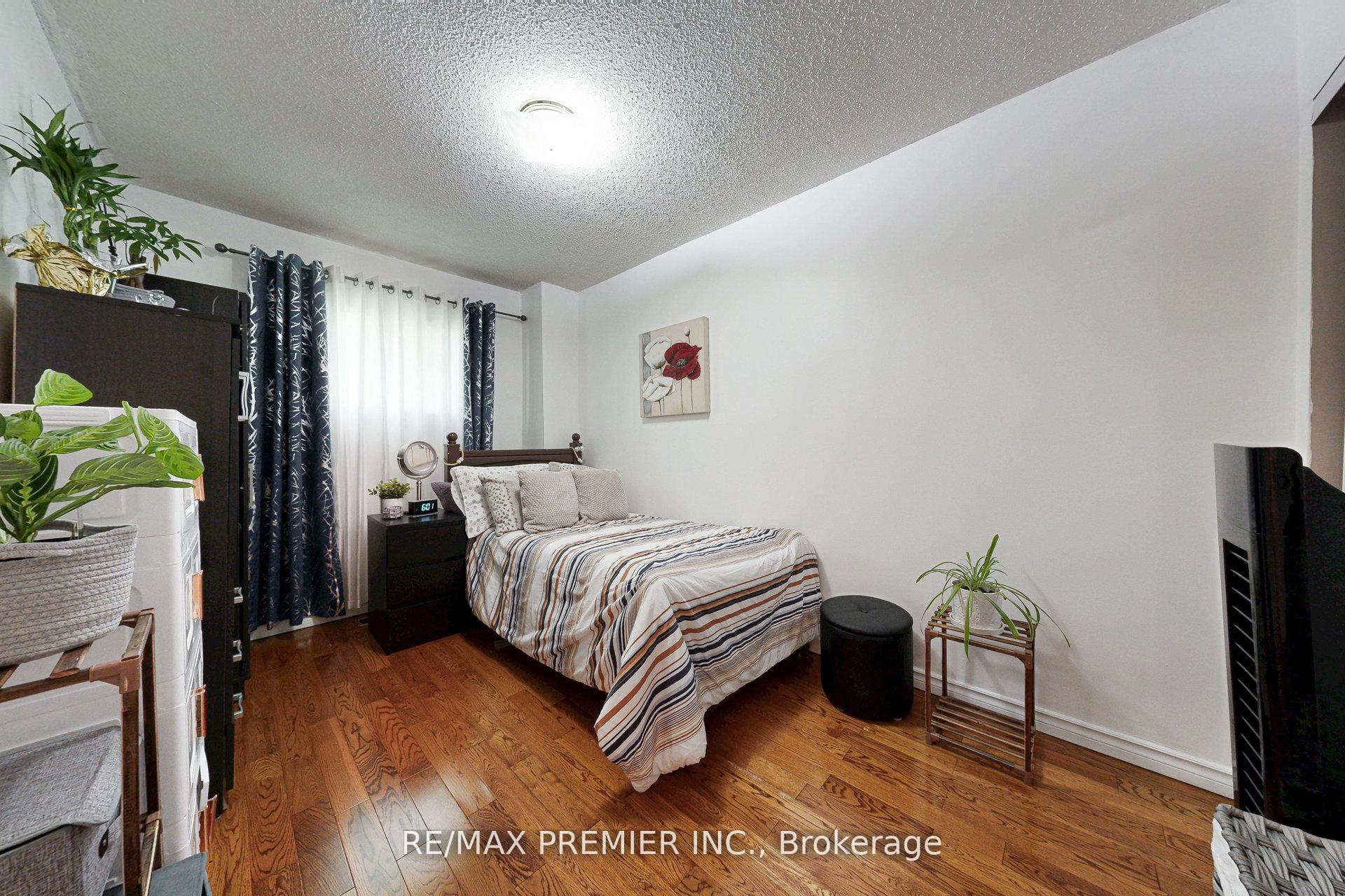 Photo 19 of 120 Ellerslie Road, Brampton, Southgate — HOMEH