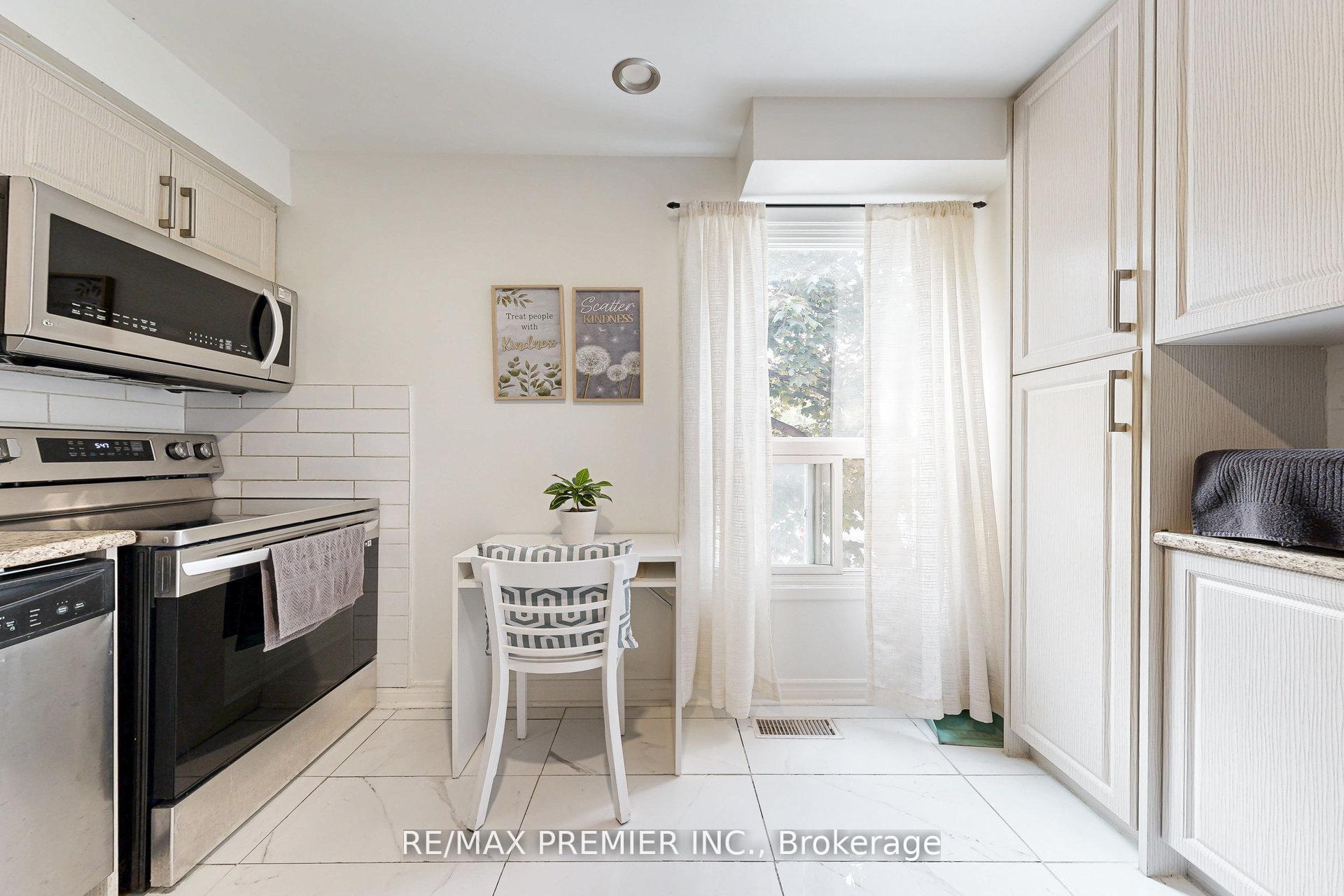 Photo 11 of 120 Ellerslie Road, Brampton, Southgate — HOMEH
