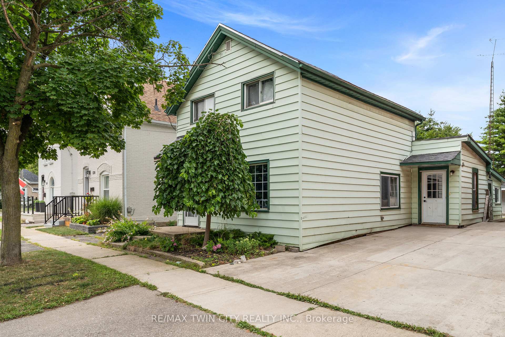 Photo 5 of 126 Cayuga Street, Brantford, Eagle Place West — HOMEH