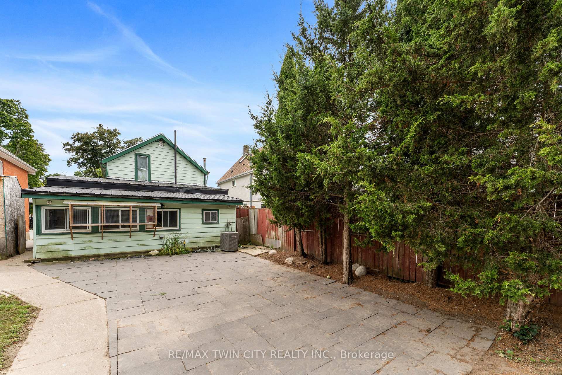 Photo 10 of 126 Cayuga Street, Brantford, Eagle Place West — HOMEH