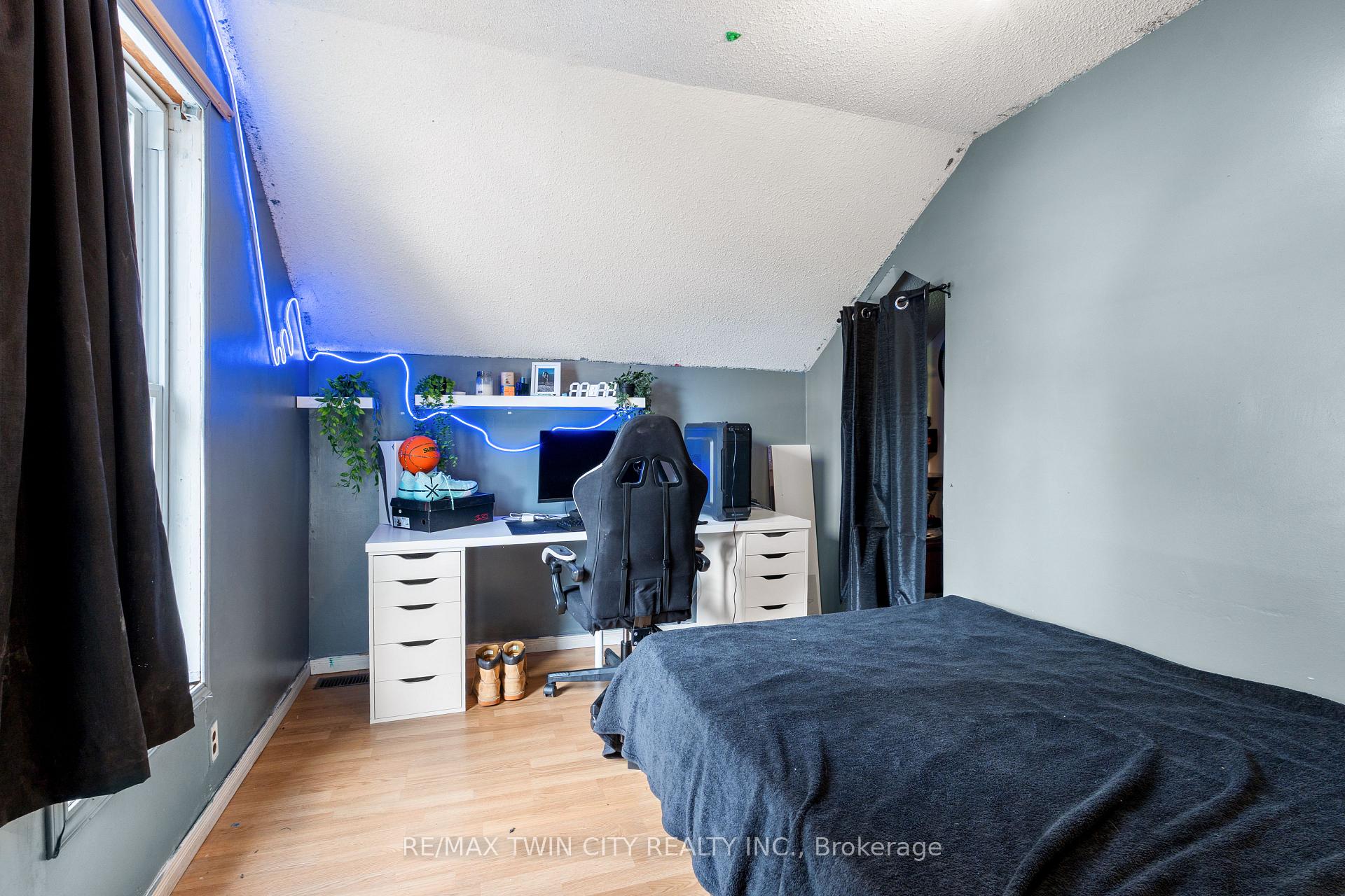 Photo 34 of 126 Cayuga Street, Brantford, Eagle Place West — HOMEH