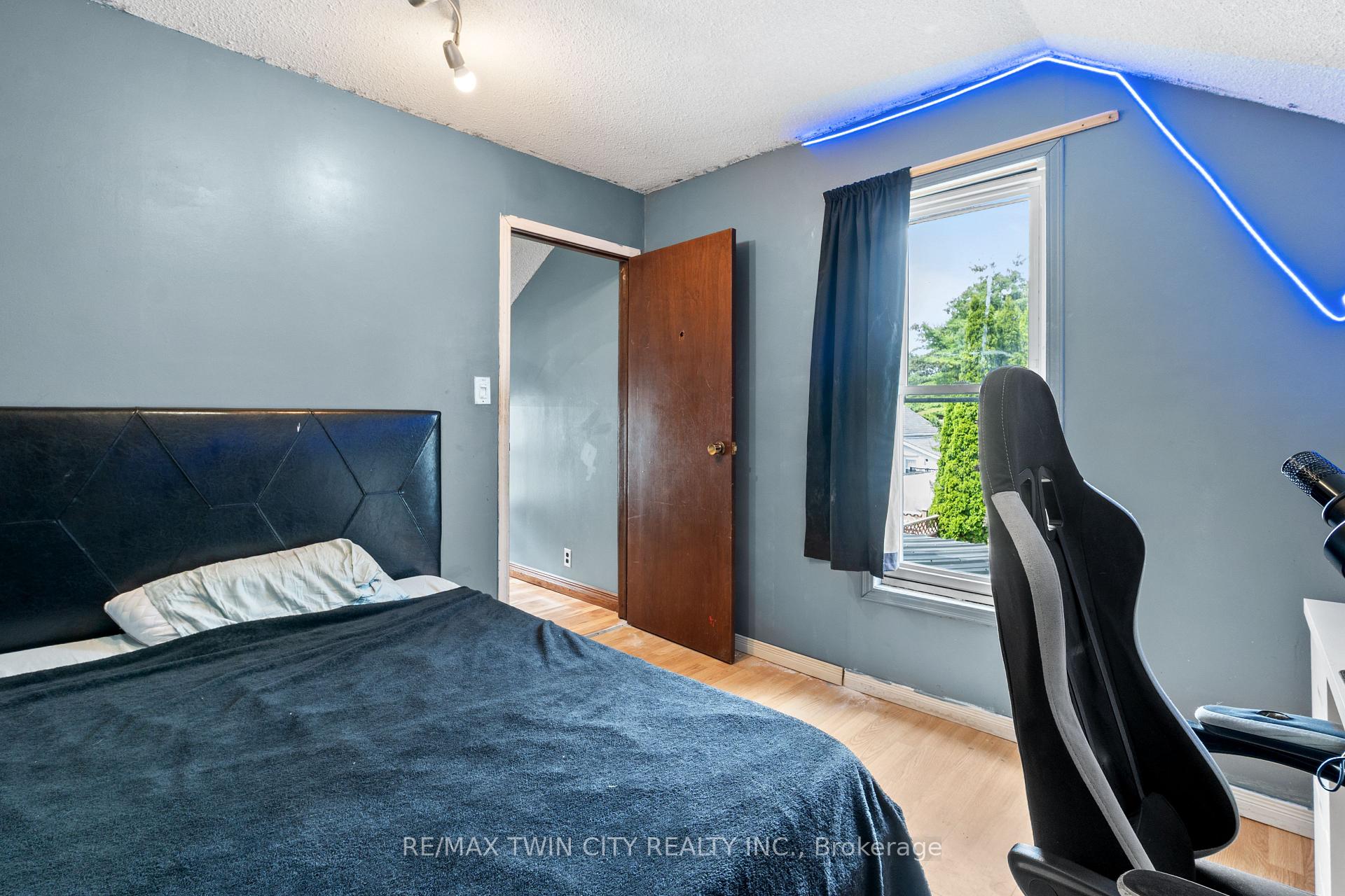 Photo 35 of 126 Cayuga Street, Brantford, Eagle Place West — HOMEH