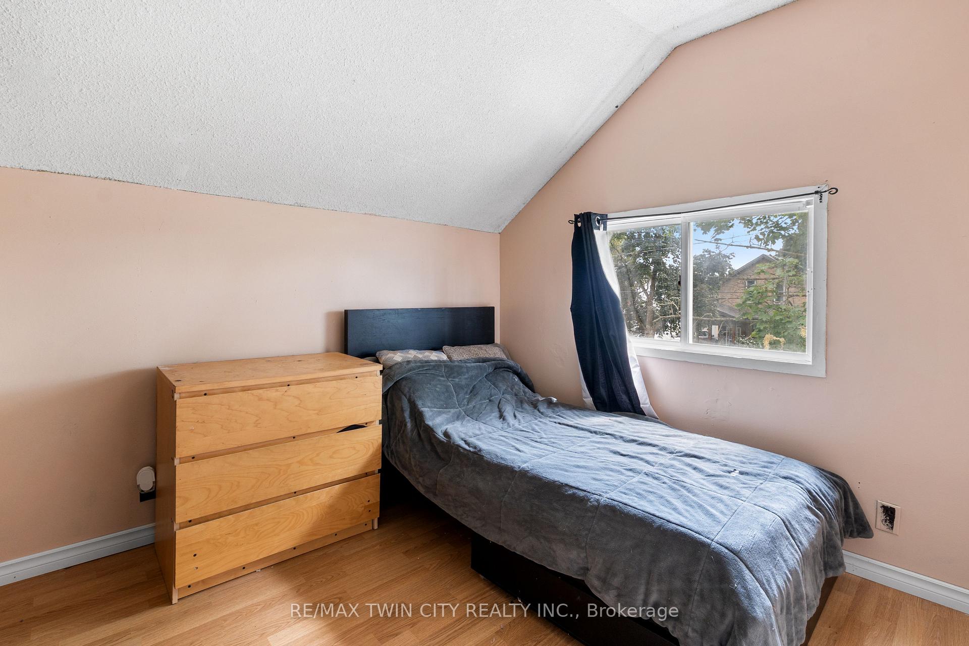 Photo 39 of 126 Cayuga Street, Brantford, Eagle Place West — HOMEH