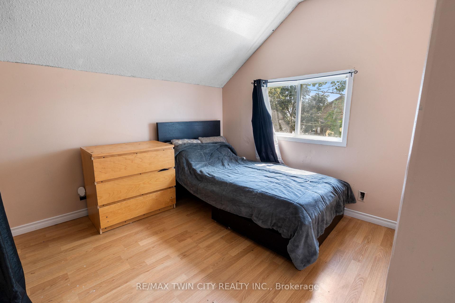 Photo 40 of 126 Cayuga Street, Brantford, Eagle Place West — HOMEH