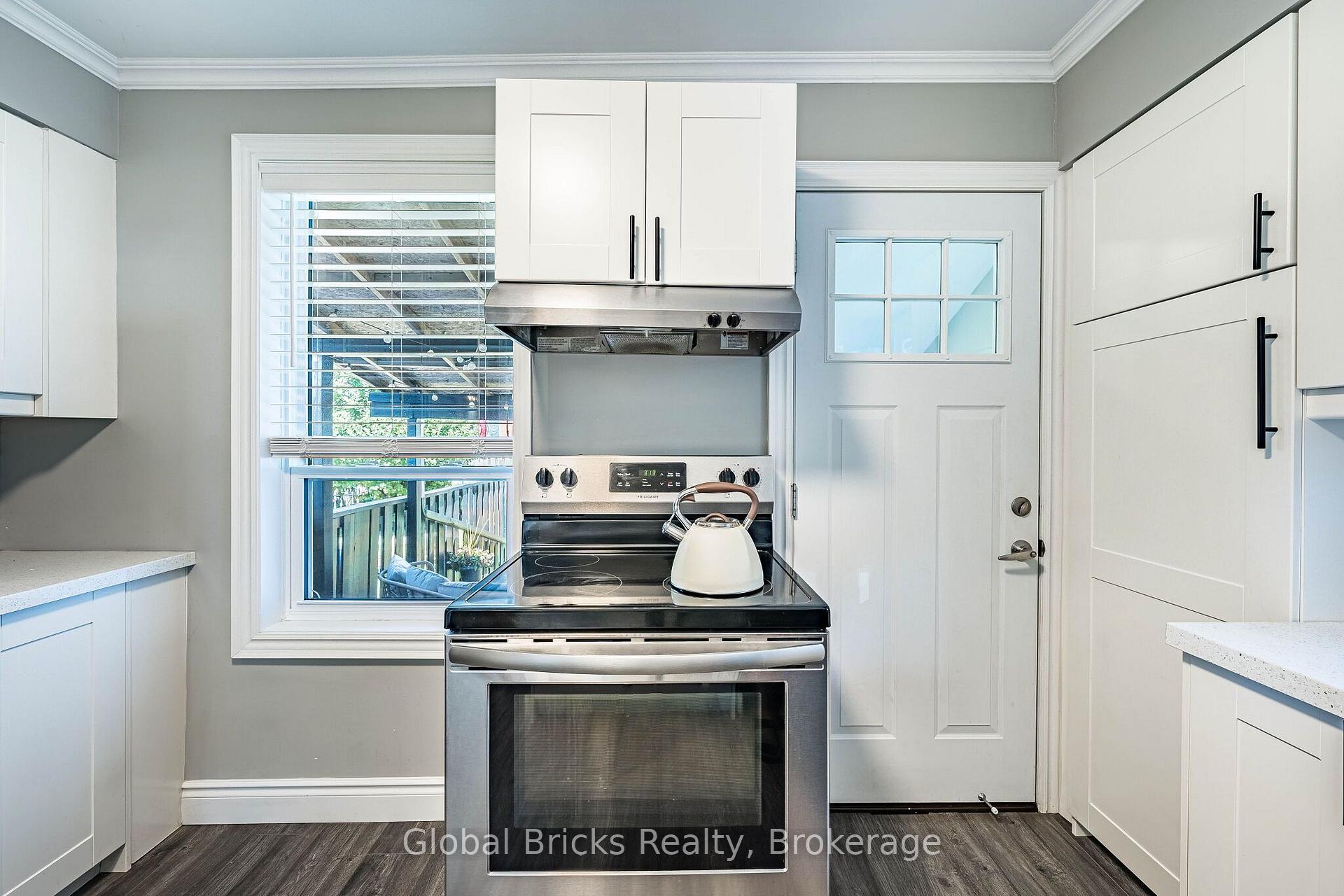 Photo 15 of 19 Elward Boulevard, Scarborough, Oakridge — HOMEH
