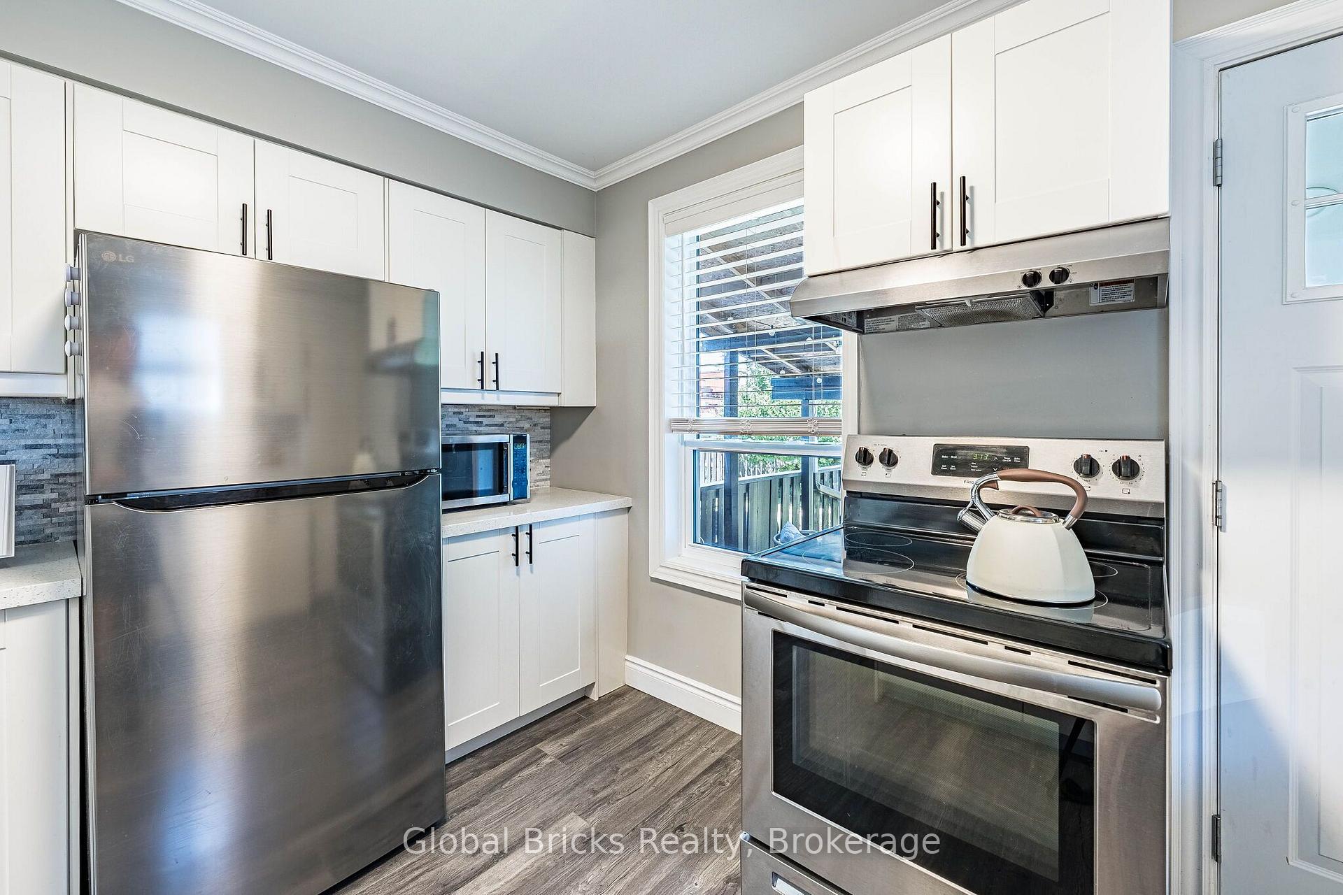 Photo 17 of 19 Elward Boulevard, Scarborough, Oakridge — HOMEH
