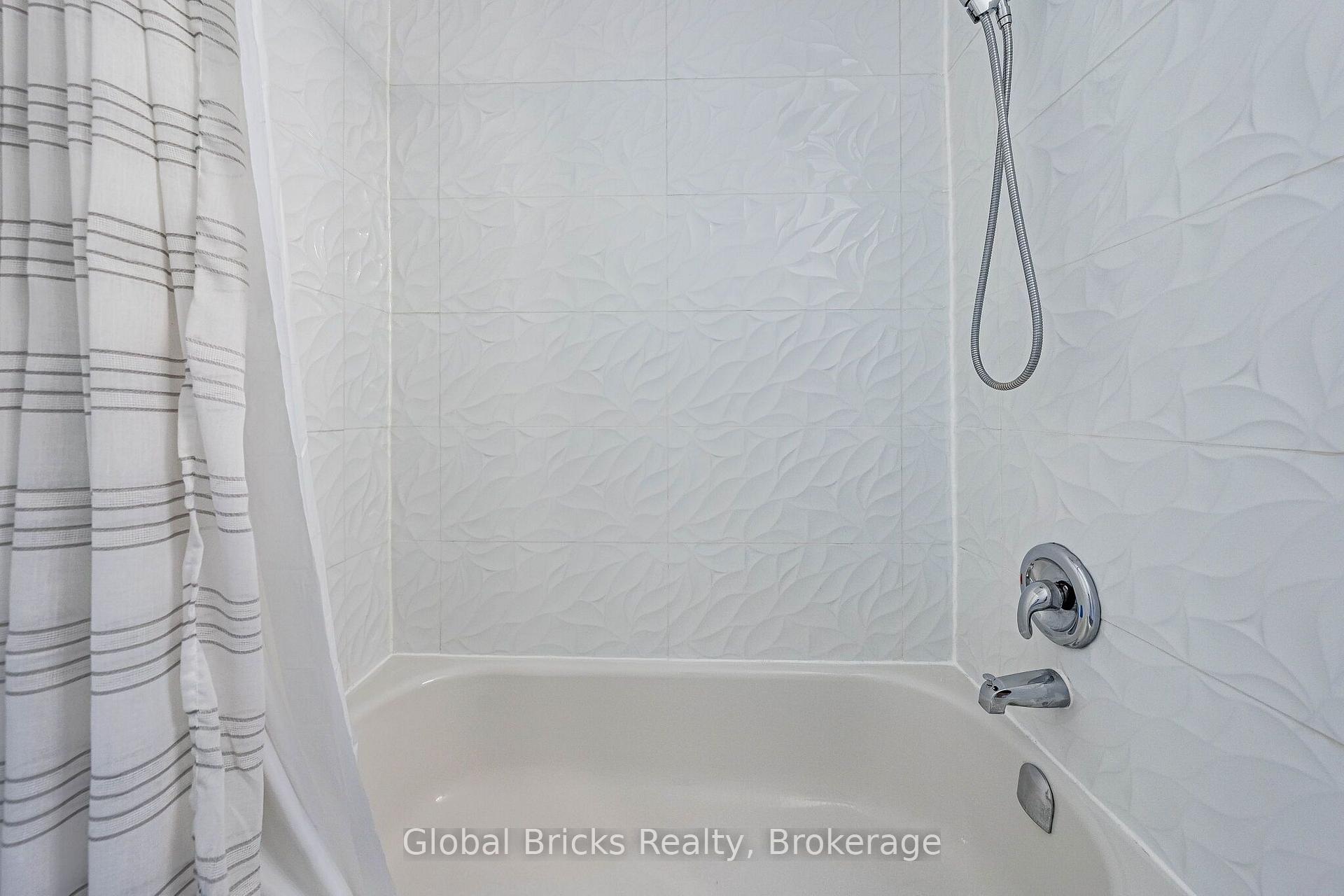 Photo 23 of 19 Elward Boulevard, Scarborough, Oakridge — HOMEH