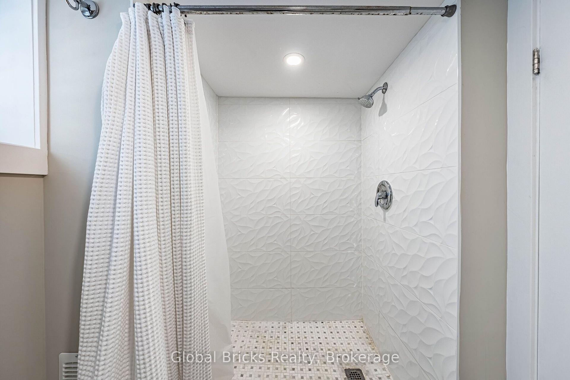 Photo 33 of 19 Elward Boulevard, Scarborough, Oakridge — HOMEH